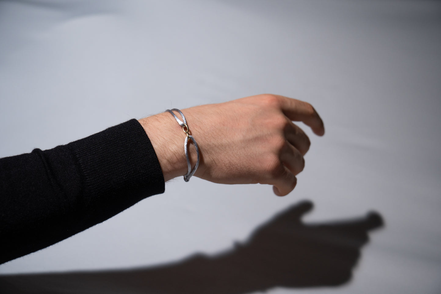 Satin Armband mit 14k Gold, Grau